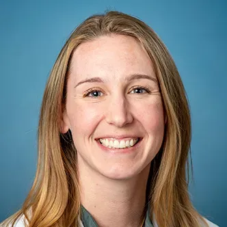 Jennifer Hayes has long reddish blonde hair, is wearing a bl